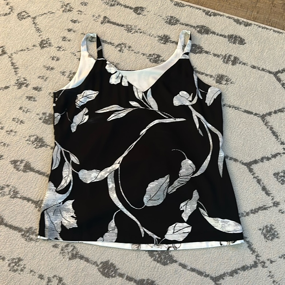 White House Black Market resversible tank! Black and White Size Large
